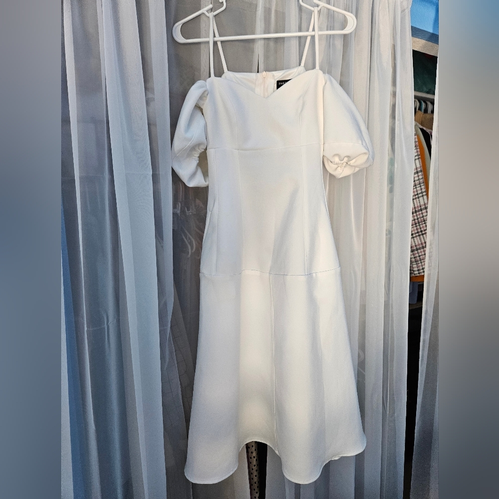 White Dress with puffy sleeves and pockets
